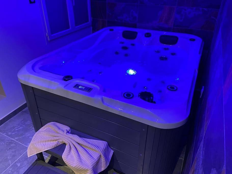 Maison Avec Jacuzzi Orange  Buitenkant foto
