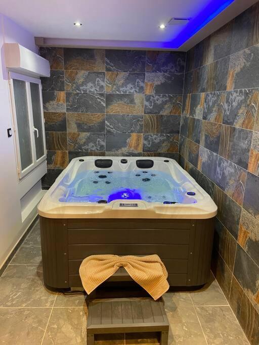 Maison Avec Jacuzzi Orange  Buitenkant foto
