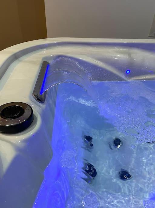 Maison Avec Jacuzzi Orange  Buitenkant foto